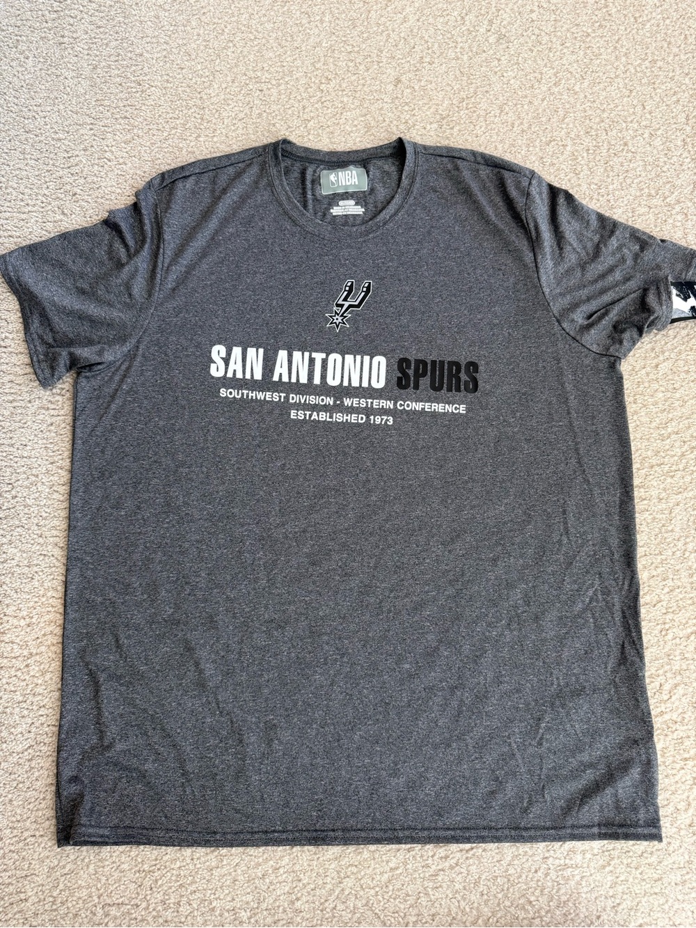 NBA San Antonio Spurs Black and White Graphic Tee